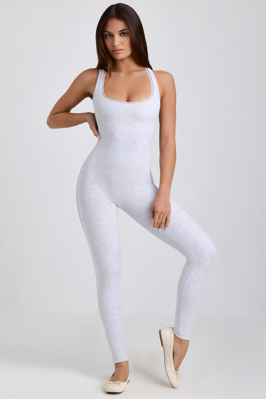 geribbelde modal jumpsuit met kanten afwerking in grijs