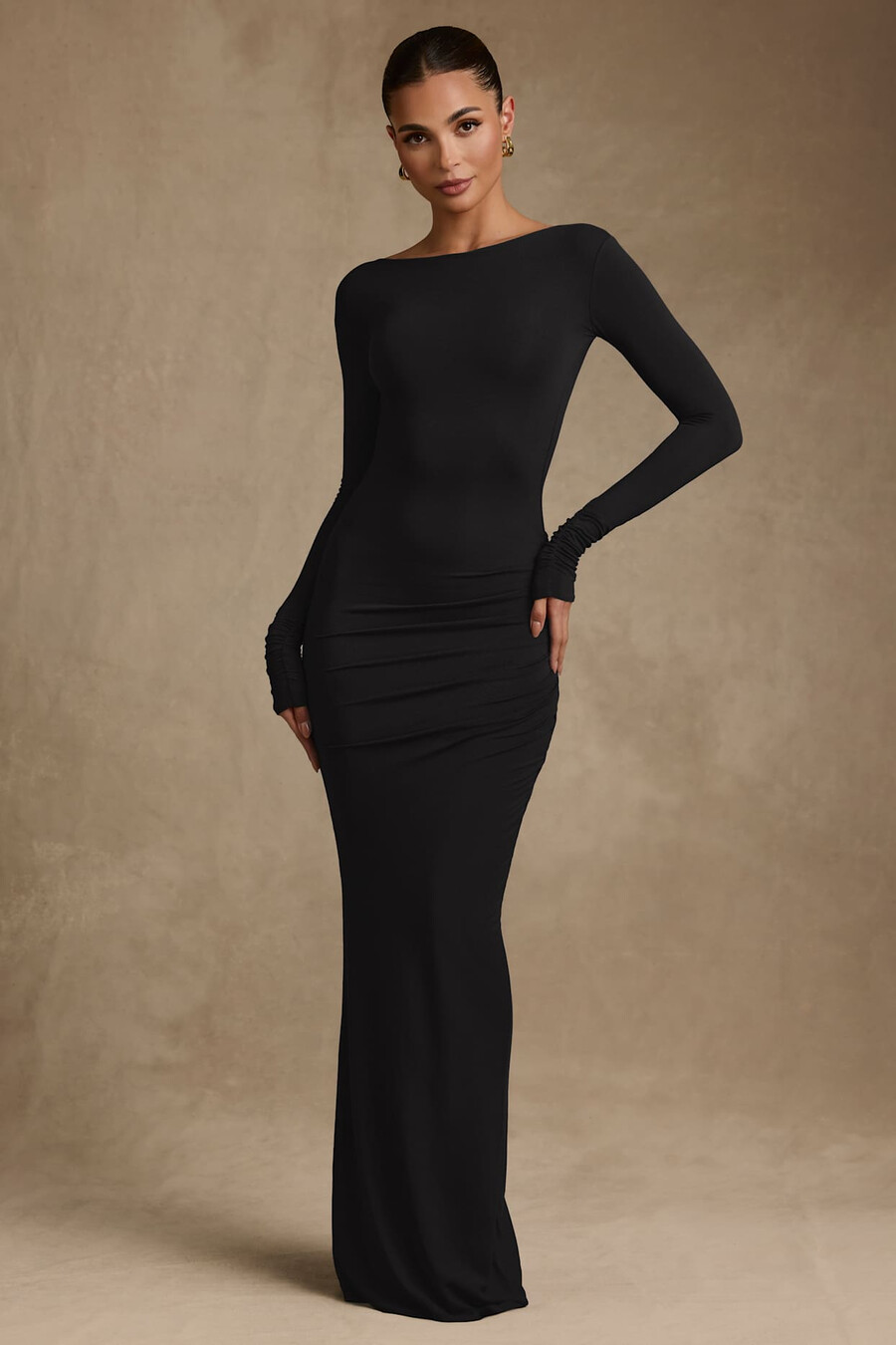 modal maxi-jurk met ruches en open rug in zwart