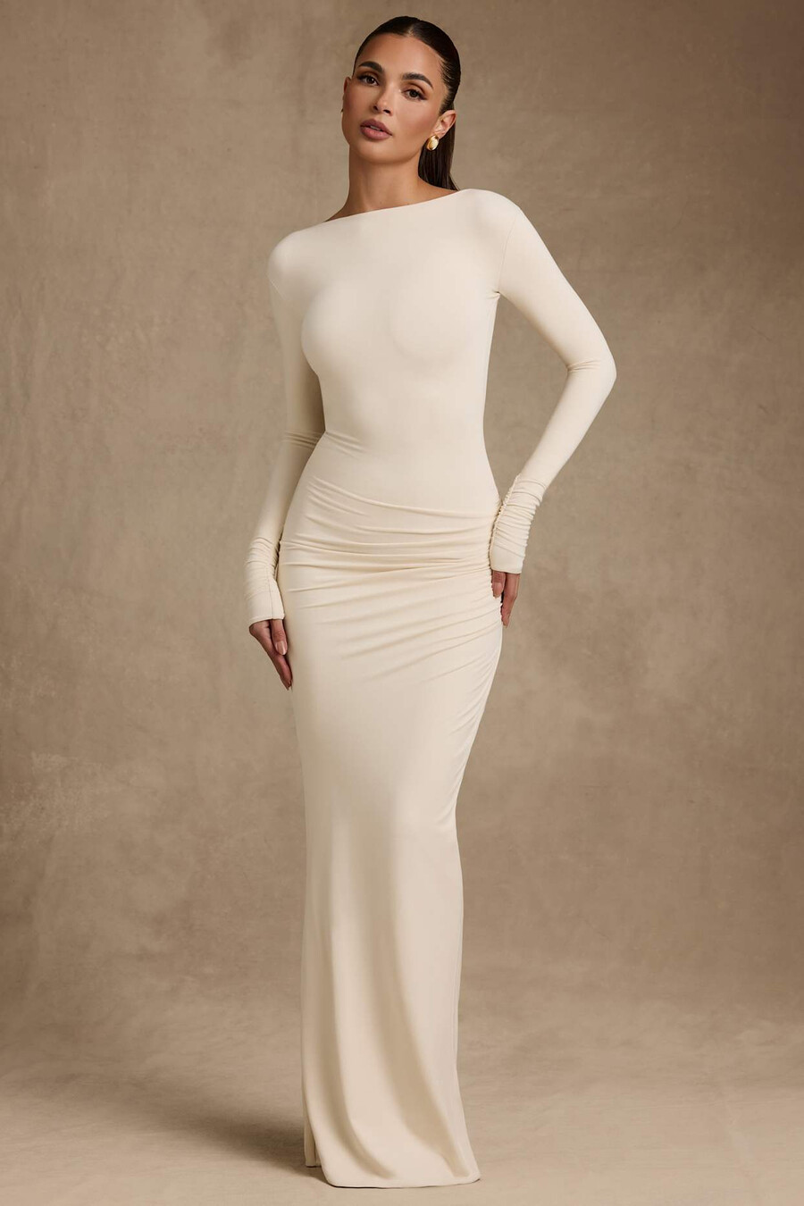 modal maxi-jurk met ruches en open rug in ivoor