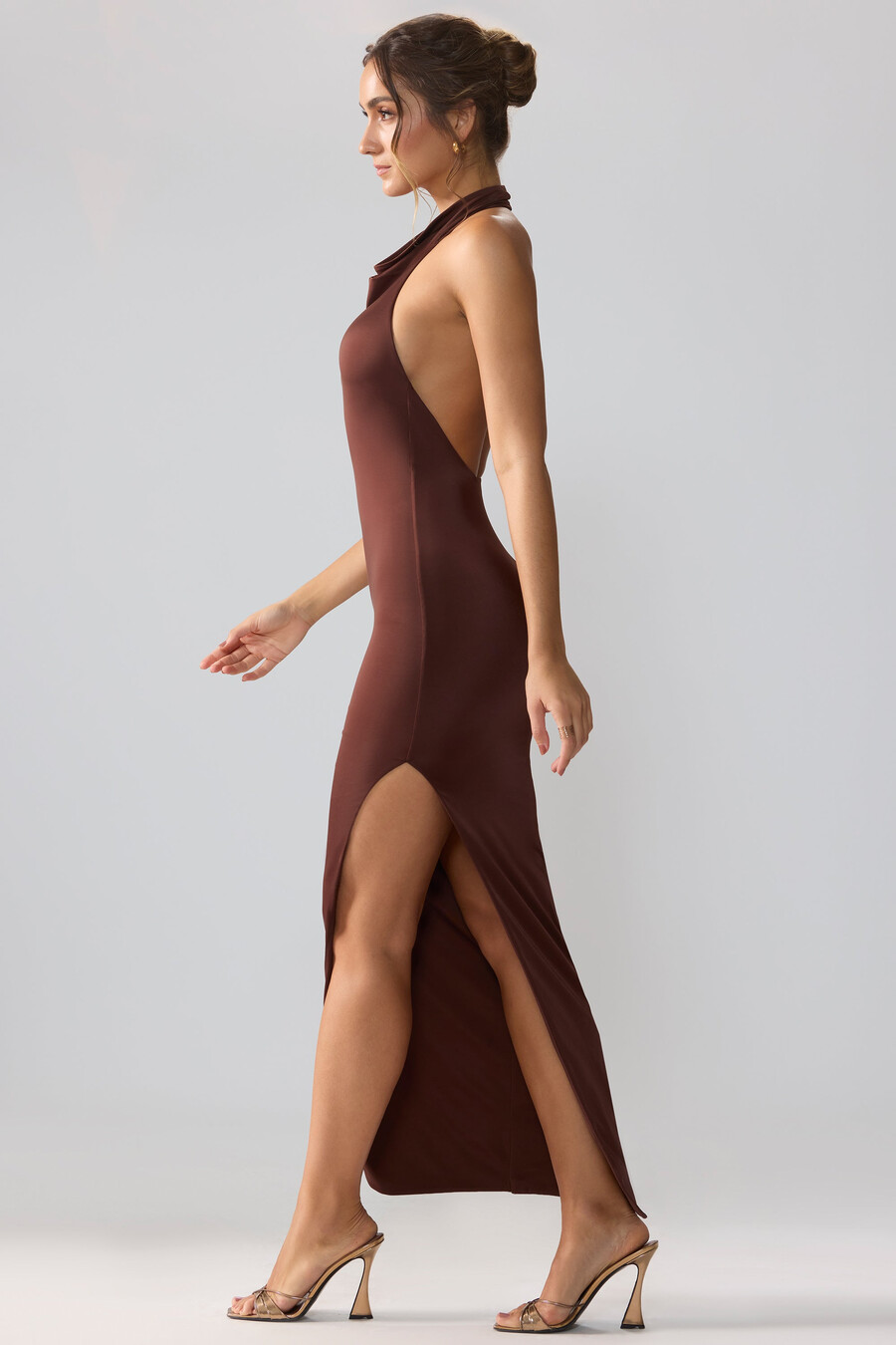 premium jersey maxi-jurk met colkraag en open rug in espresso