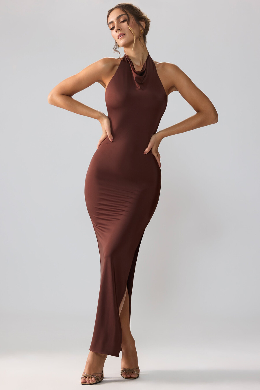 premium jersey maxi-jurk met colkraag en open rug in espresso