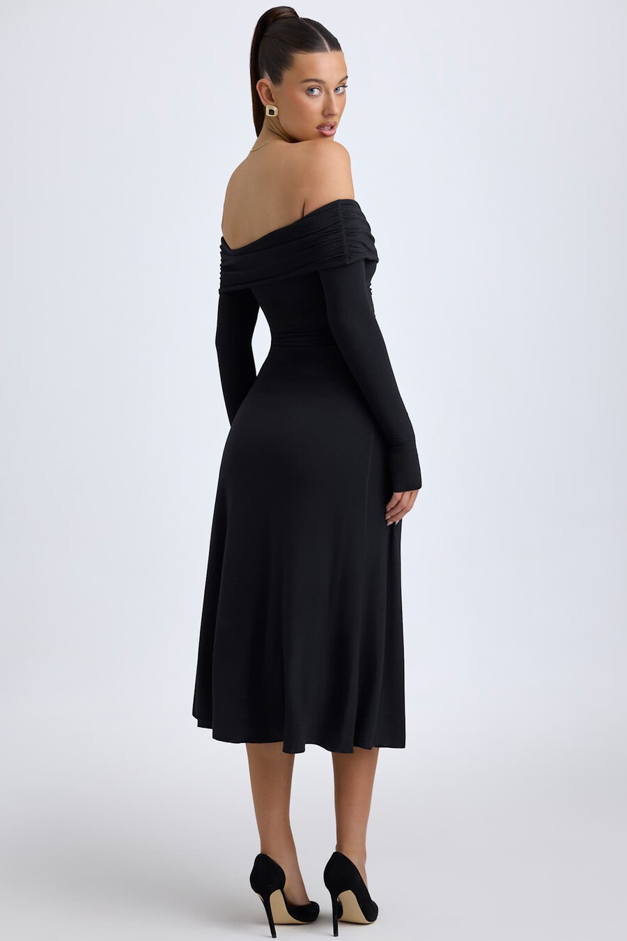 modal off-shoulder midaxijurk met ruches in zwart