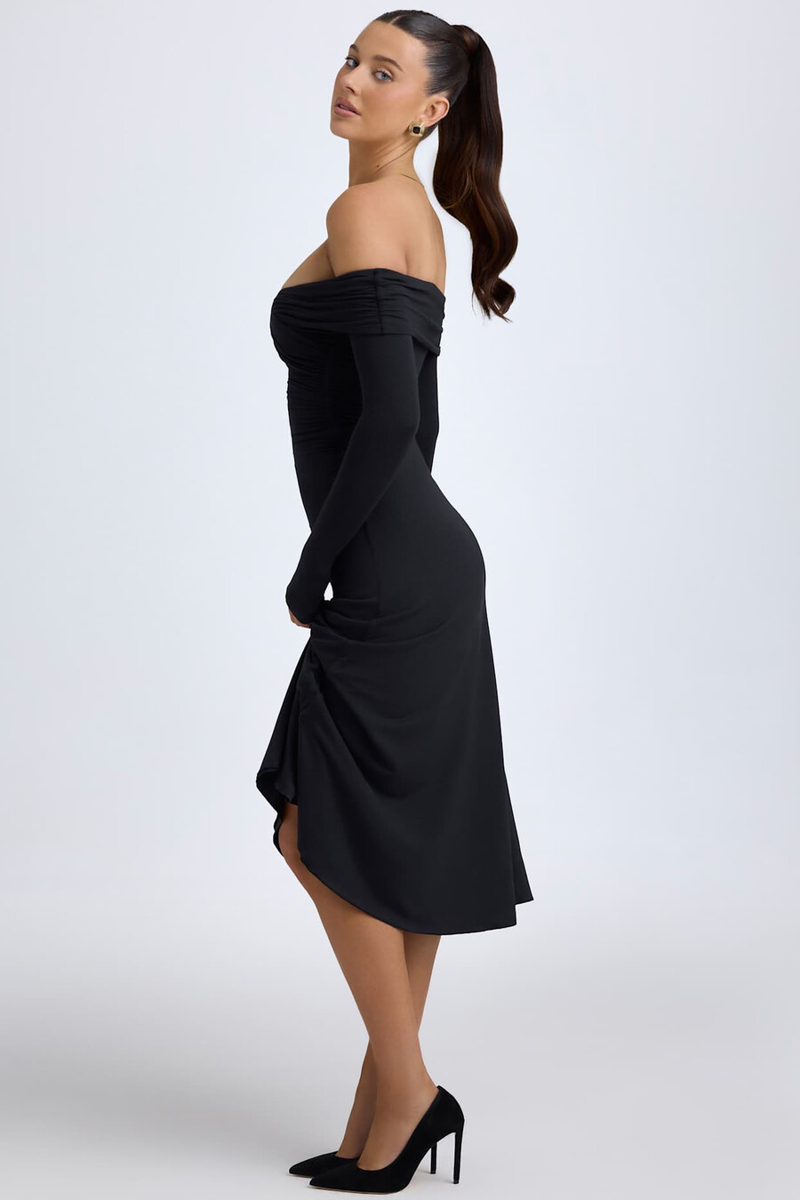 modal off-shoulder midaxijurk met ruches in zwart