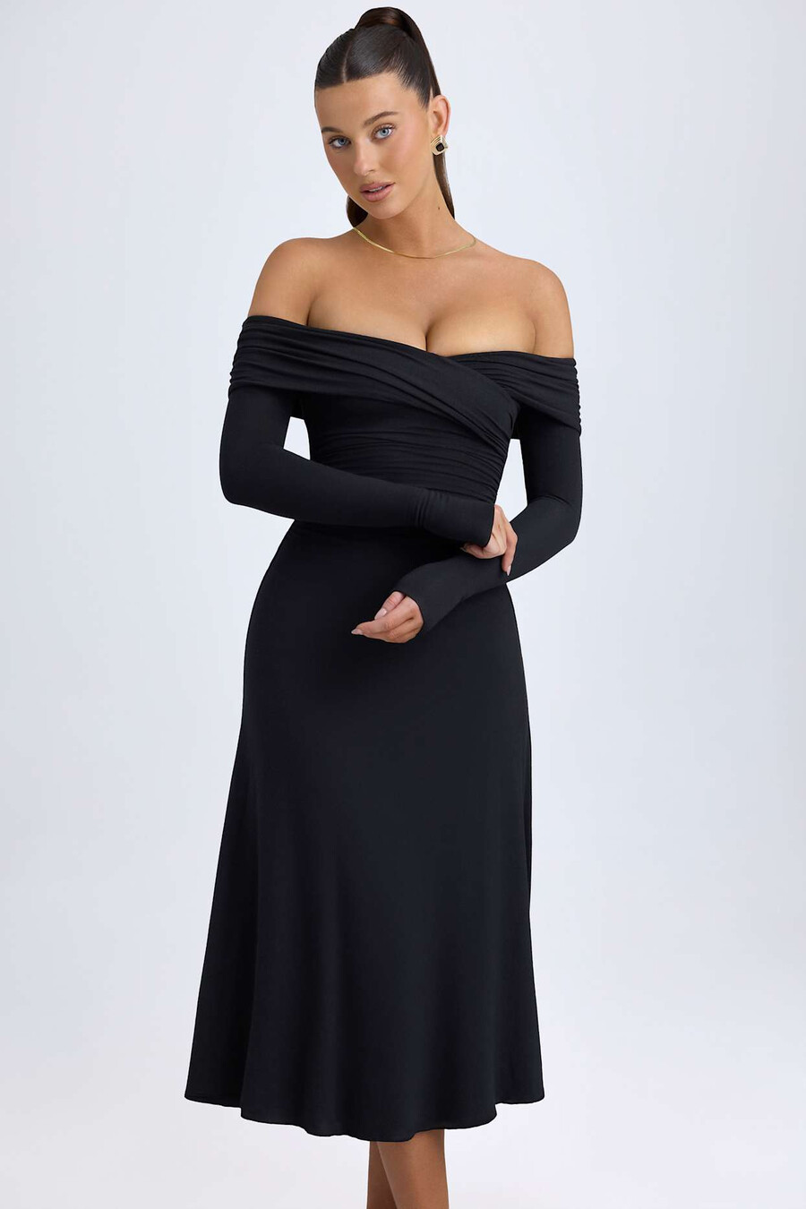 modal off-shoulder midaxijurk met ruches in zwart