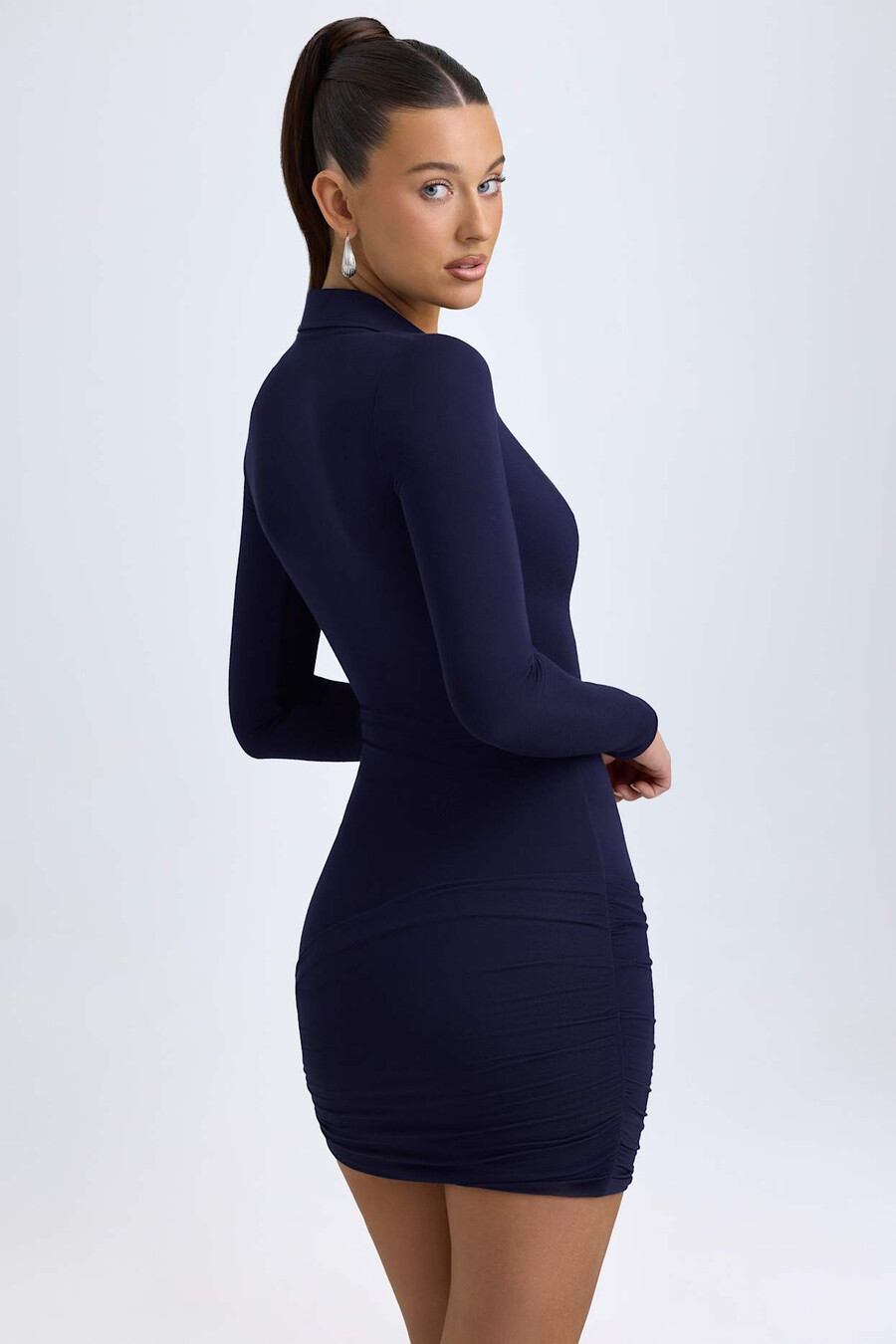 modal mini-jurk met diepe v-hals in donkerblauw