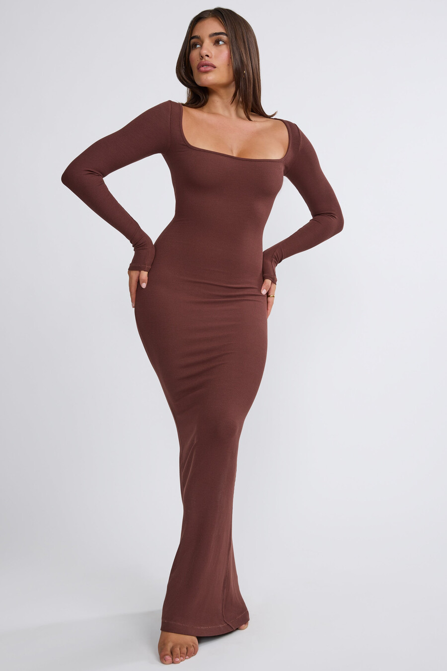 geribbelde maxi-jurk met lange mouwen van modal in chocoladebruin