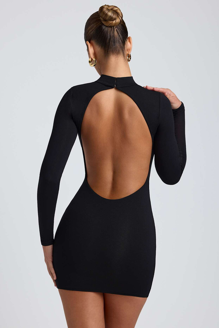 modal mini-jurk met open rug en lange mouwen in zwart