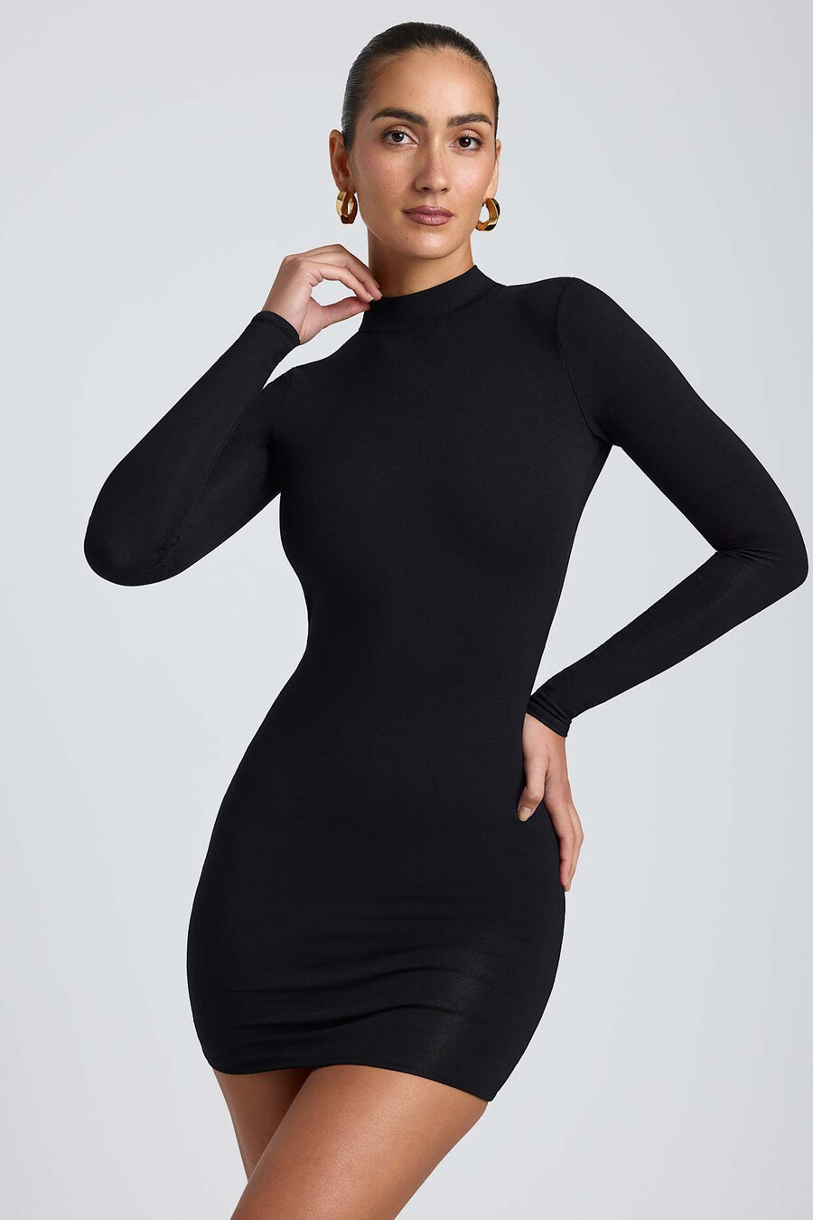 modal mini-jurk met open rug en lange mouwen in zwart