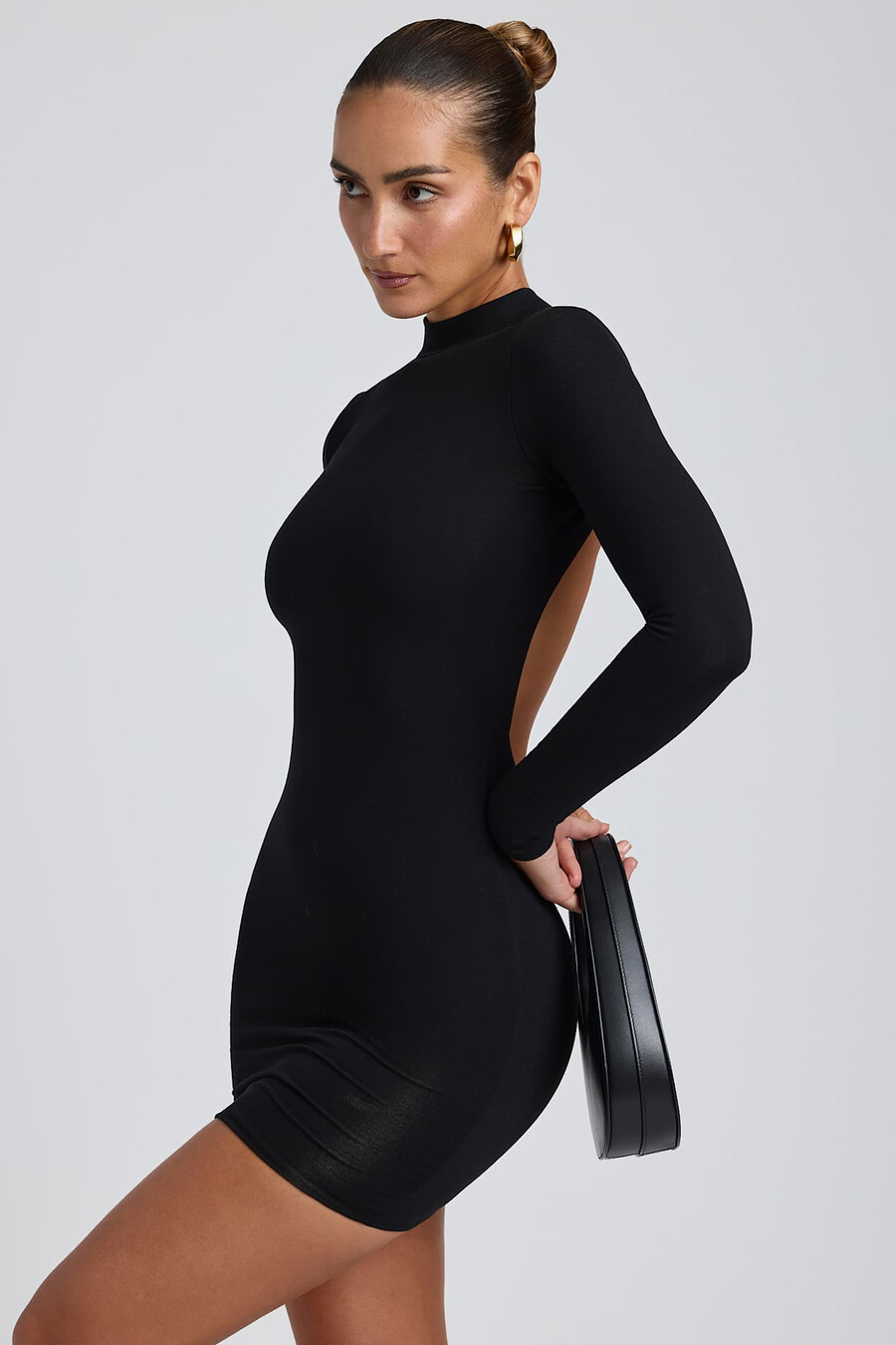 modal mini-jurk met open rug en lange mouwen in zwart