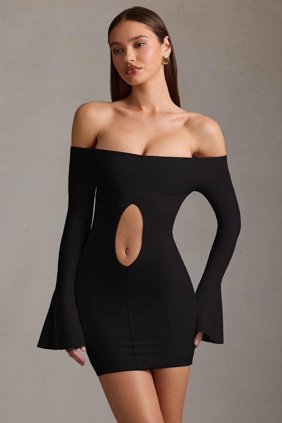 off-shoulder mini-jurk met uitsnijdingen in zwart