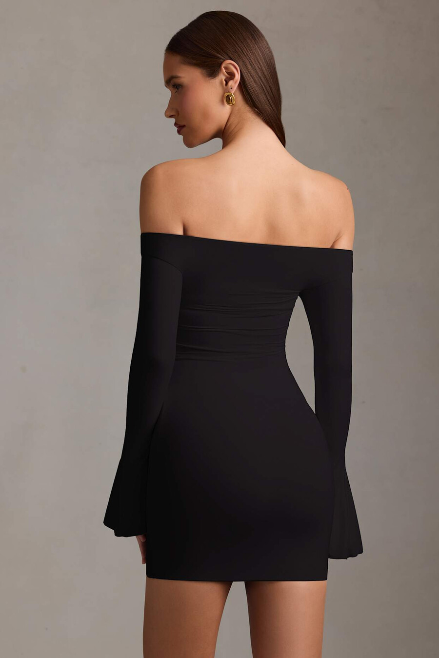 off-shoulder mini-jurk met uitsnijdingen in zwart