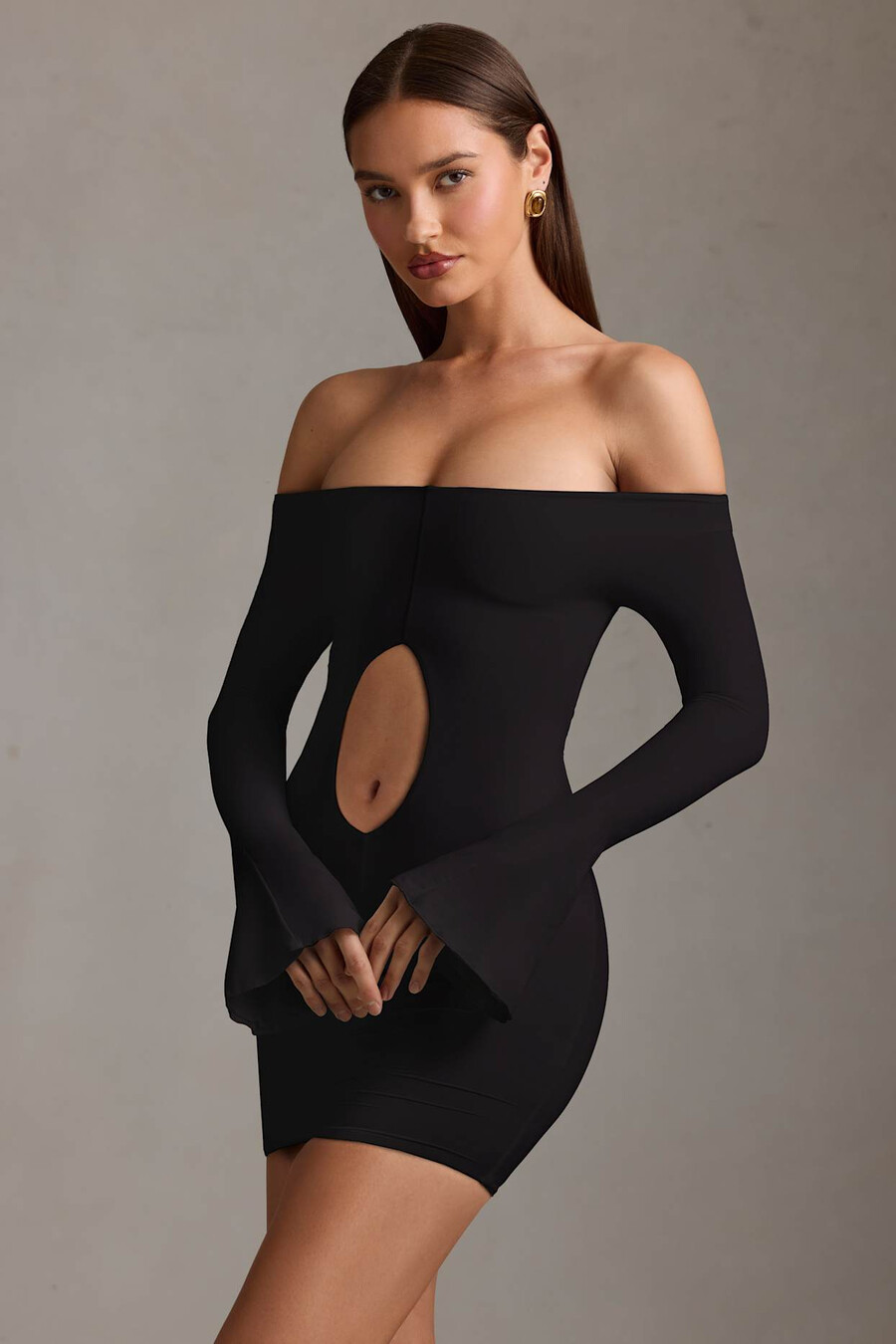 off-shoulder mini-jurk met uitsnijdingen in zwart