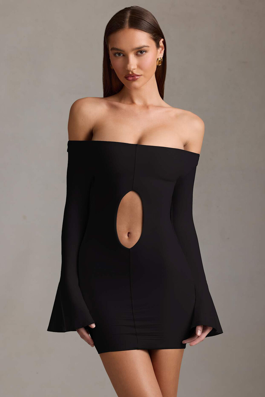 off-shoulder mini-jurk met uitsnijdingen in zwart