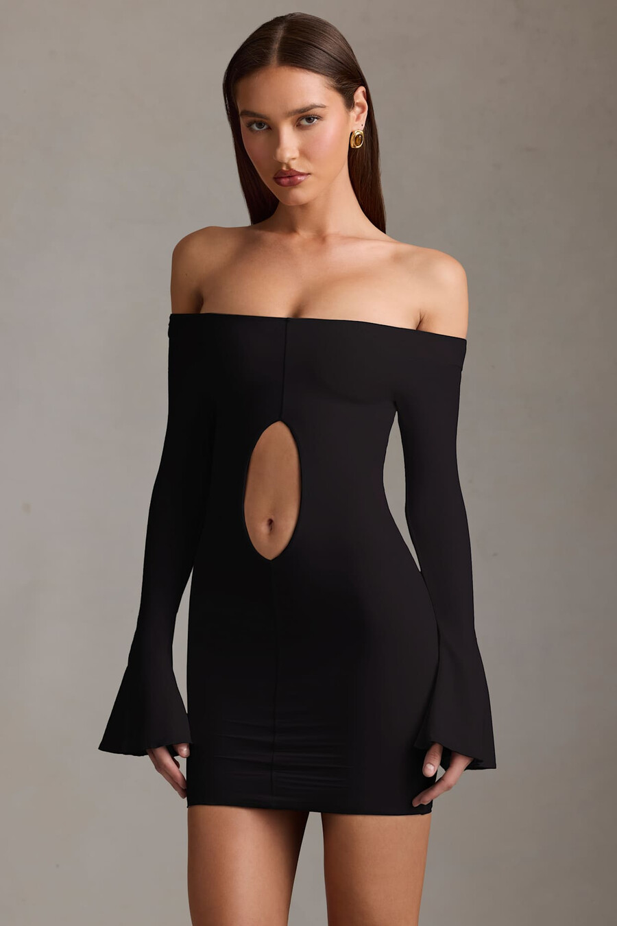 off-shoulder mini-jurk met uitsnijdingen in zwart