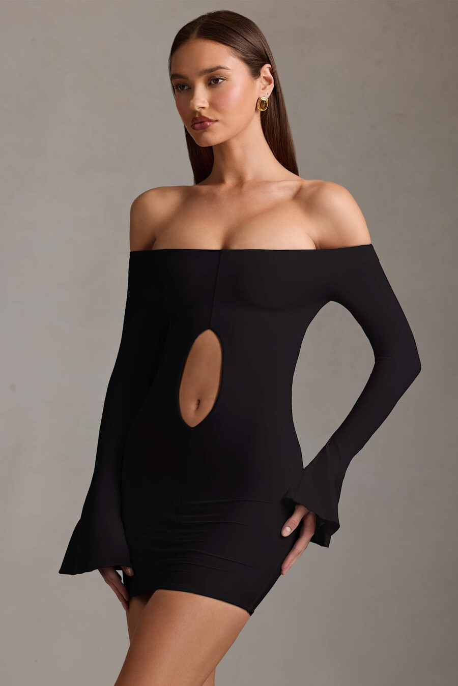 off-shoulder mini-jurk met uitsnijdingen in zwart