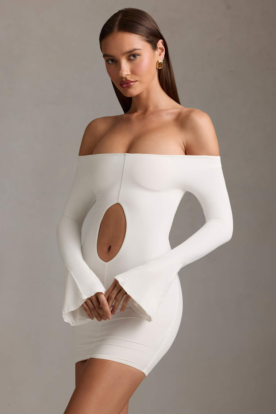 off-shoulder mini-jurk met uitsnijdingen in wit