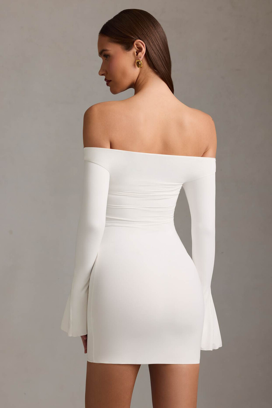 off-shoulder mini-jurk met uitsnijdingen in wit