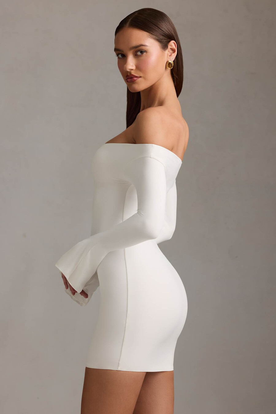 off-shoulder mini-jurk met uitsnijdingen in wit