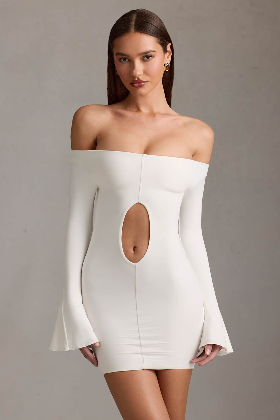off-shoulder mini-jurk met uitsnijdingen in wit