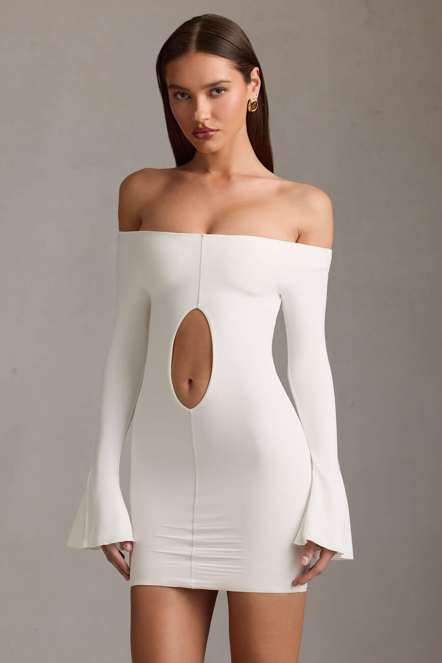 off-shoulder mini-jurk met uitsnijdingen in wit