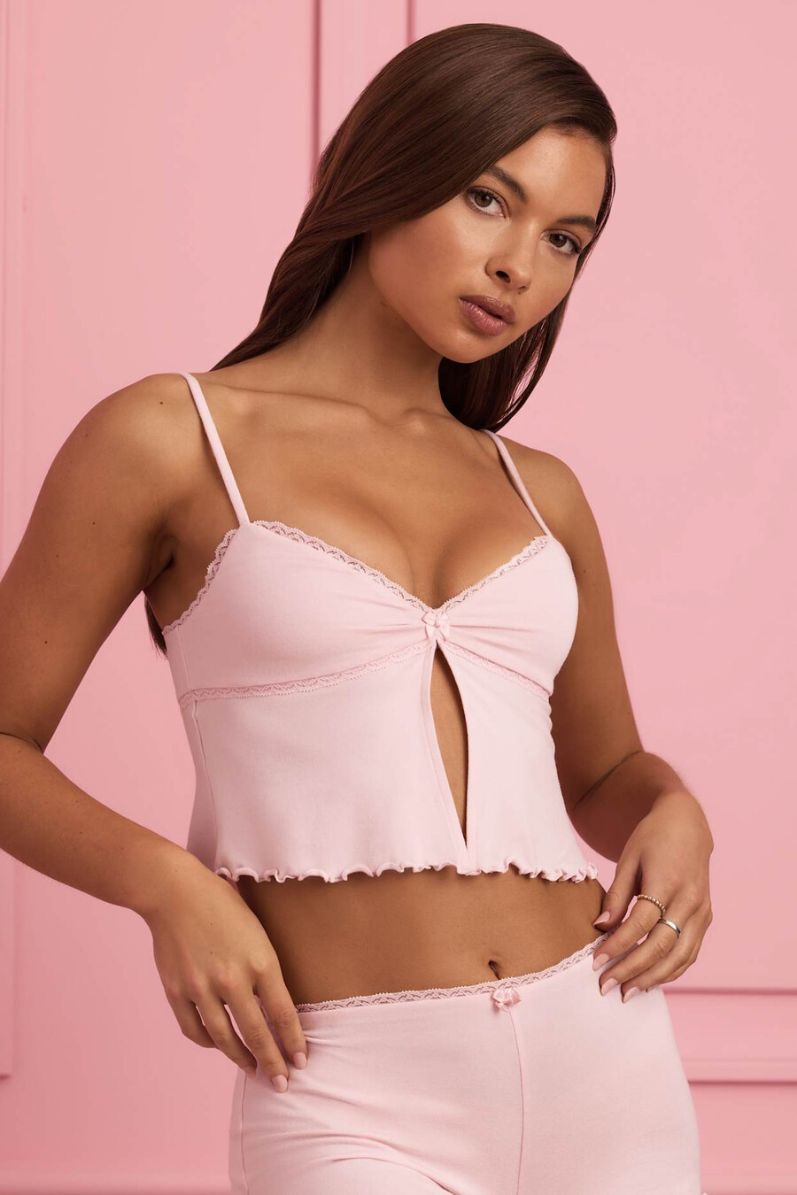 pyjamatopje met kanten rand in babyroze