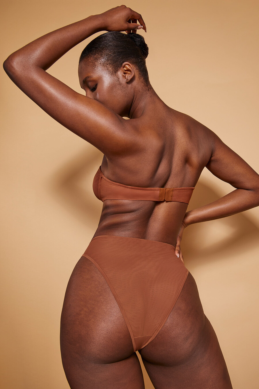 zachte mesh slip met hoge taille in kastanjebruin