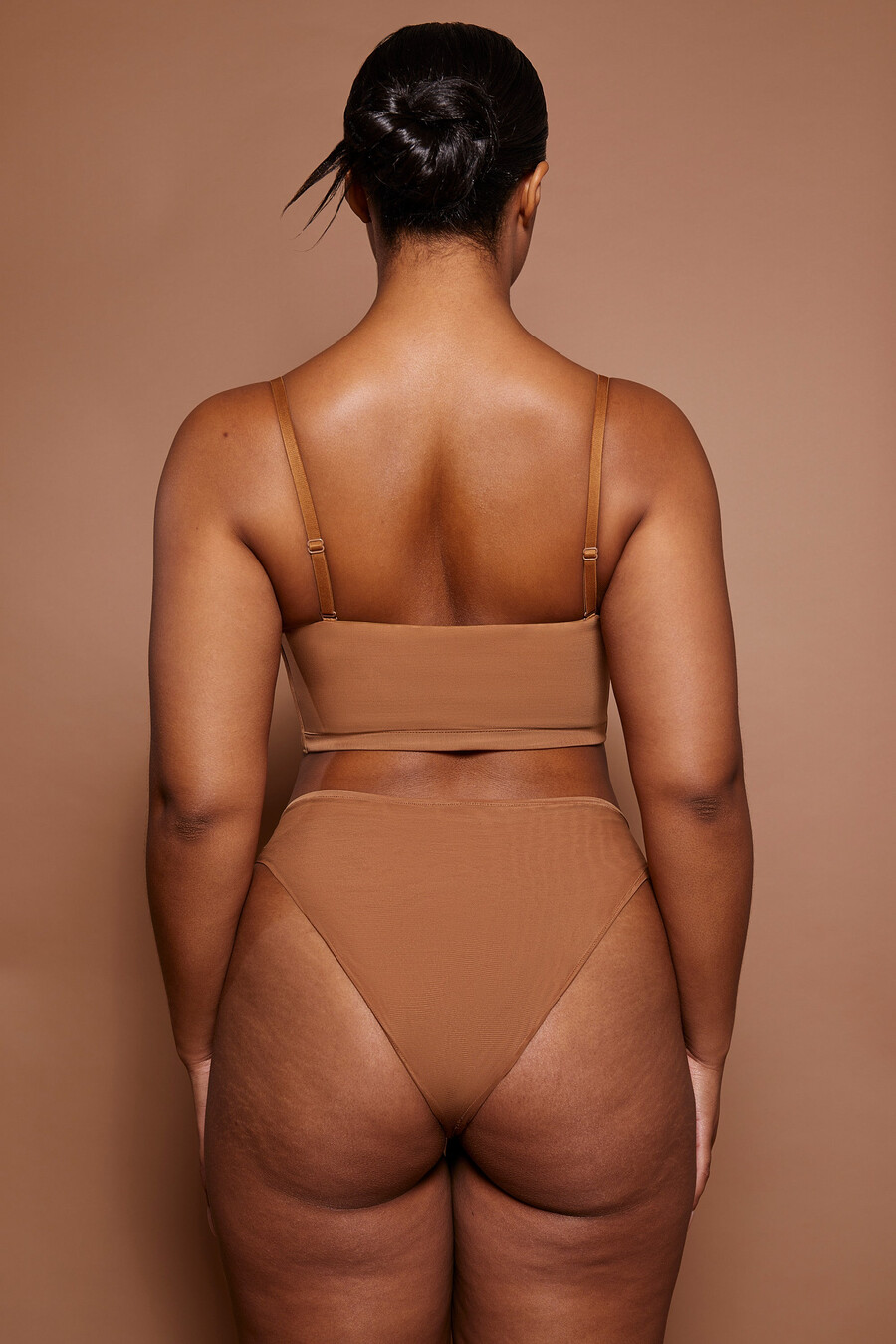 zachte mesh slip in amandelkleur