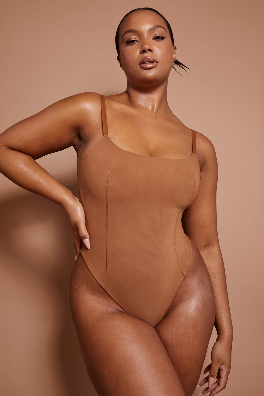 zachte mesh bodysuit in amandelkleur