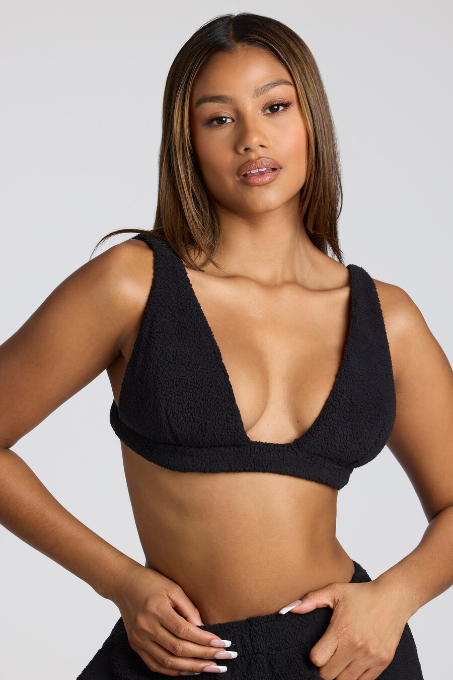 fleece bralette met v-hals in zwart