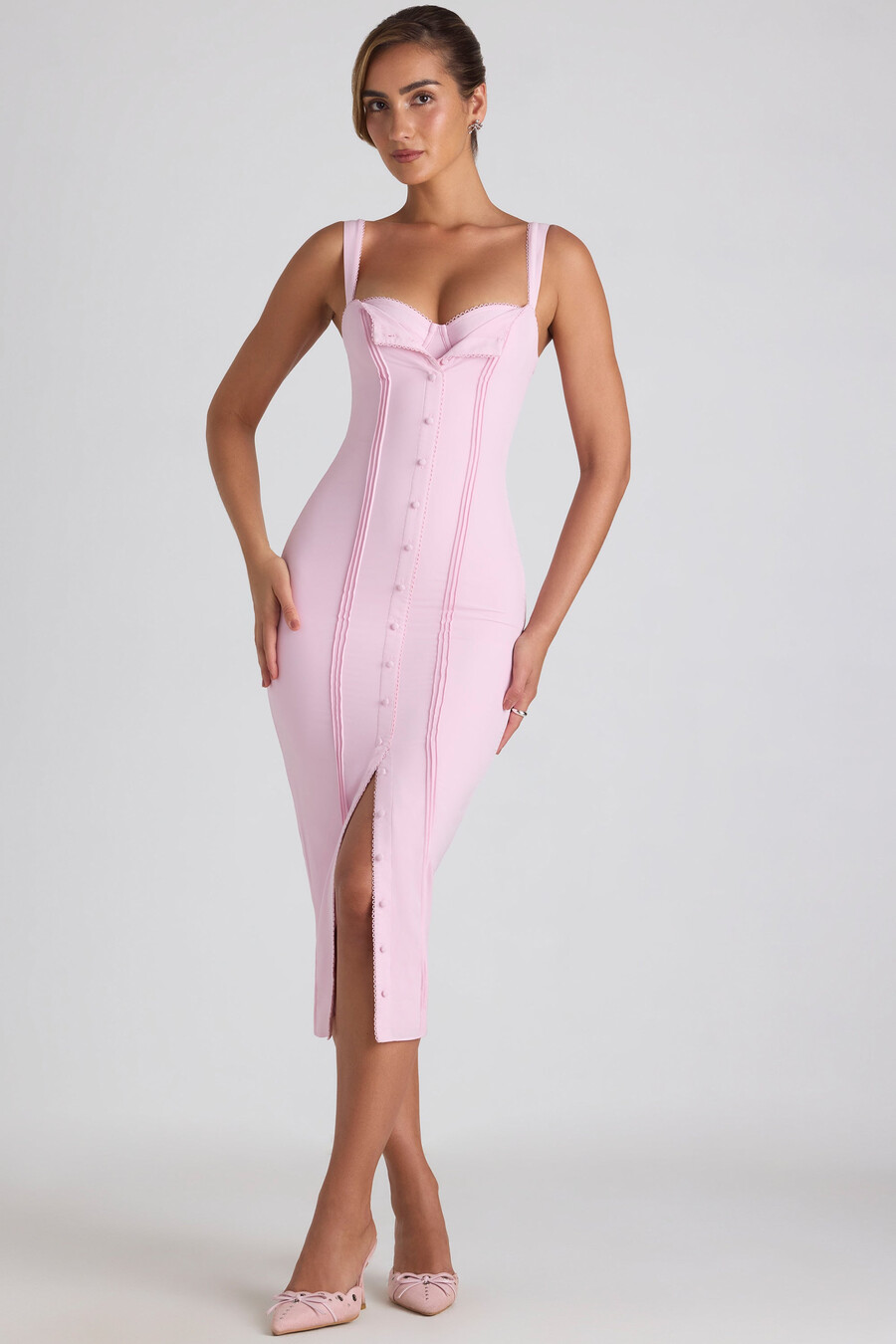 midaxijurk met knoopdetails in zachtroze
