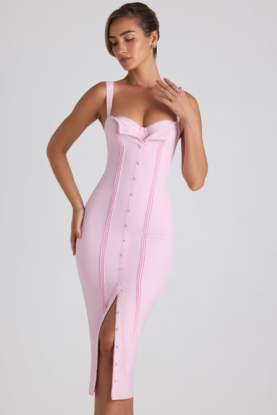 midaxijurk met knoopdetails in zachtroze