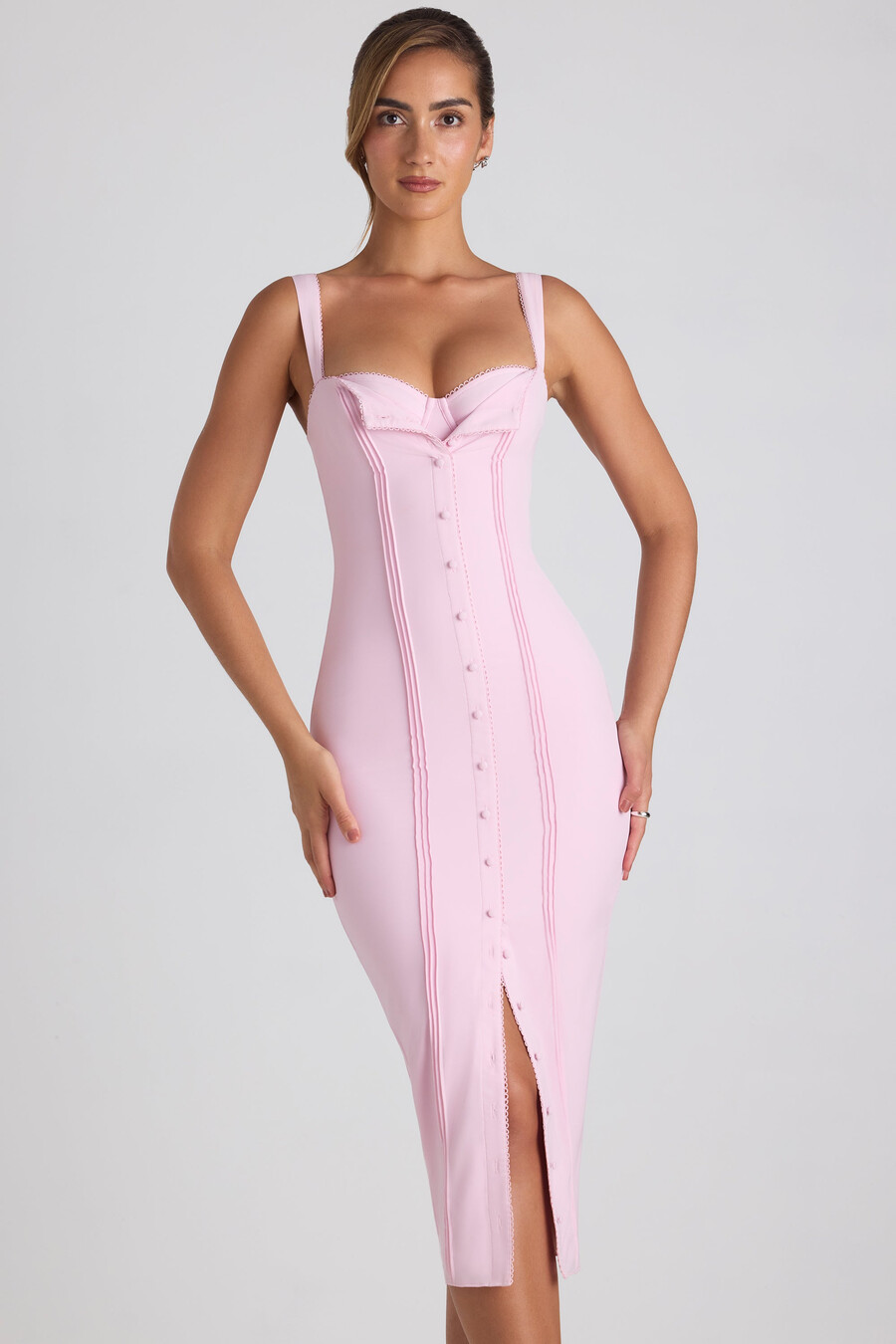 midaxijurk met knoopdetails in zachtroze