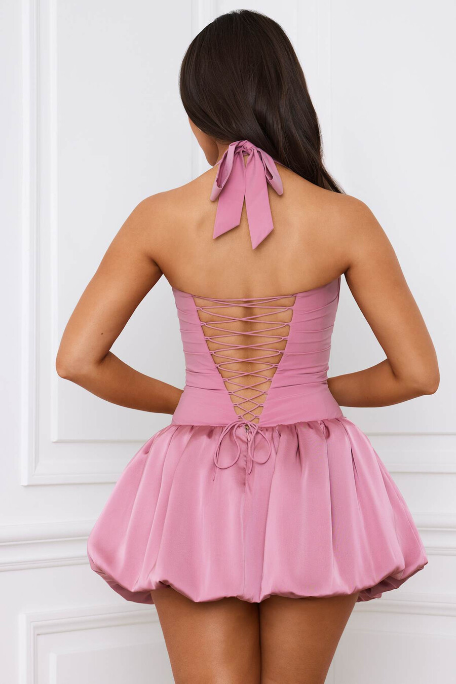 halterjurk met vetersluiting en ballonzoom in mauve