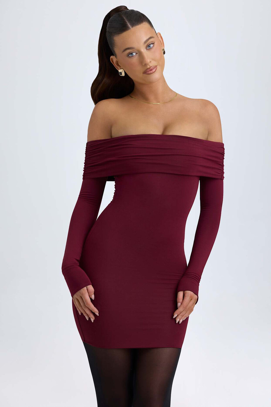modal off-shoulder minijurk in wijnrood