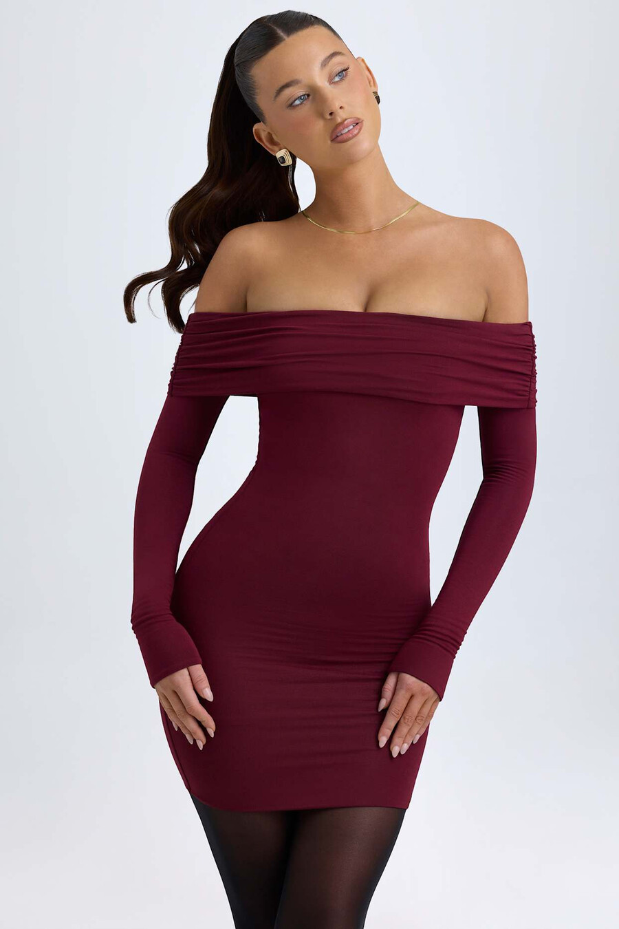 modal off-shoulder minijurk in wijnrood