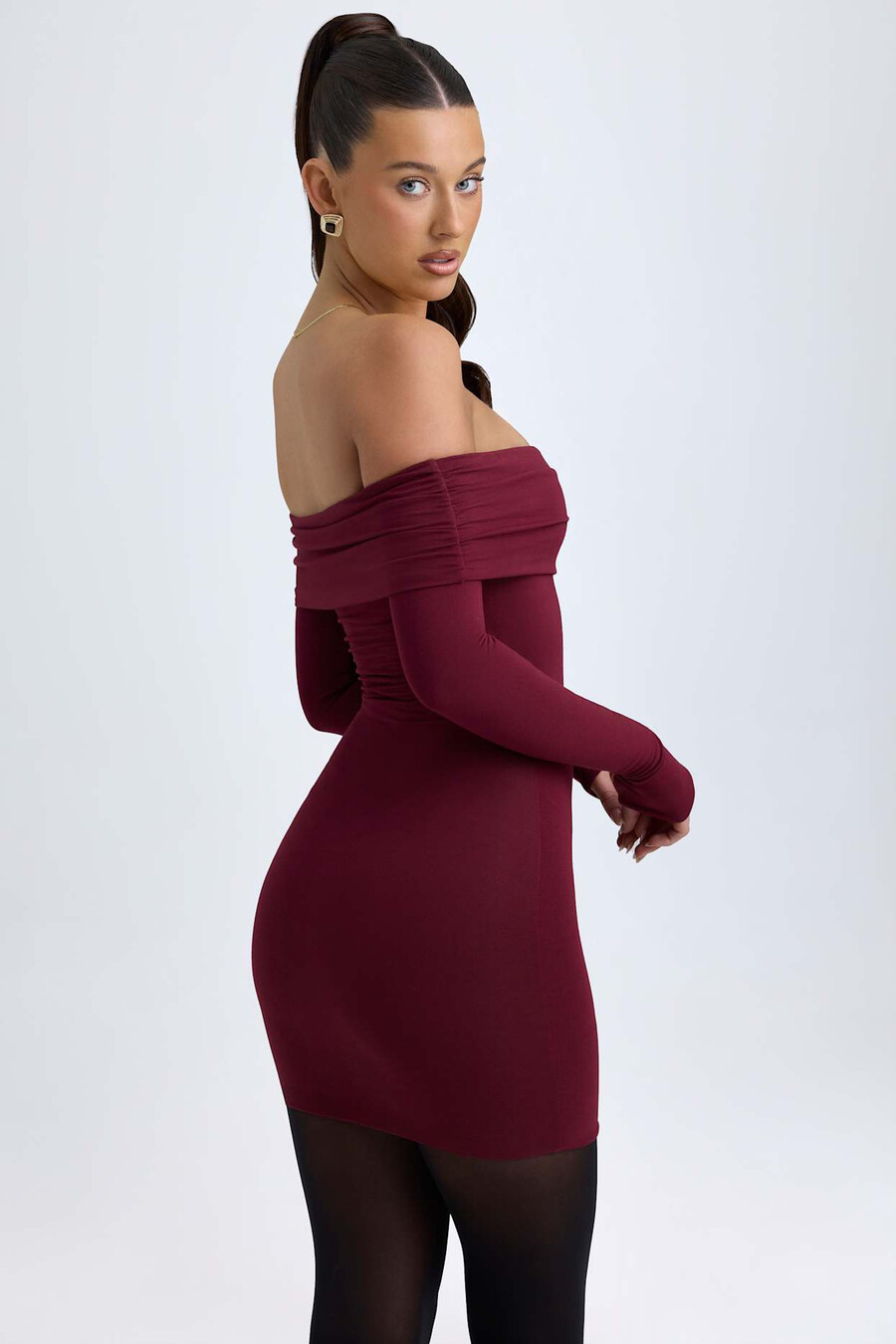 modal off-shoulder minijurk in wijnrood