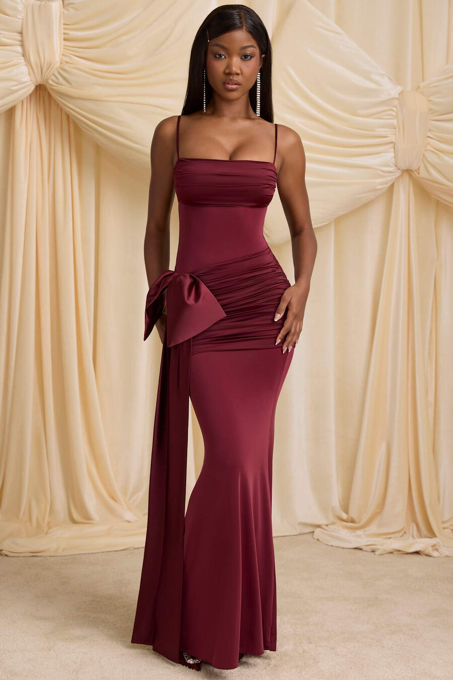 maxi-jurk met strikdetails en plooien in wijnrood