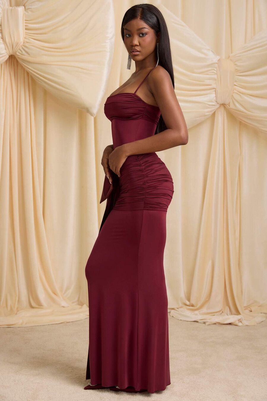 maxi-jurk met strikdetails en plooien in wijnrood