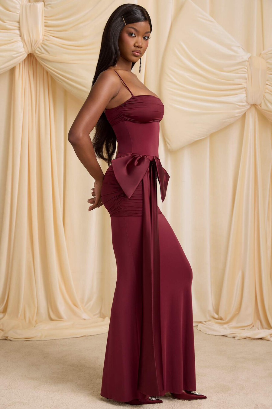 maxi-jurk met strikdetails en plooien in wijnrood