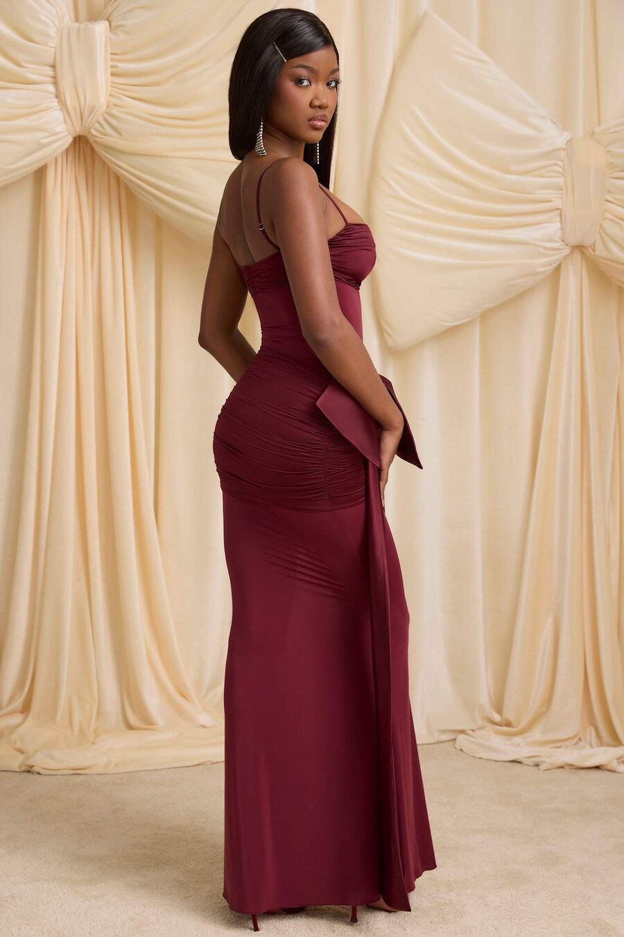 maxi-jurk met strikdetails en plooien in wijnrood