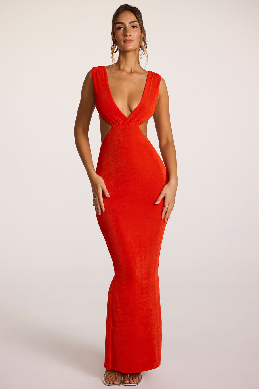 maxi-jurk met diepe v-hals van gestructureerde jersey in vurig rood.