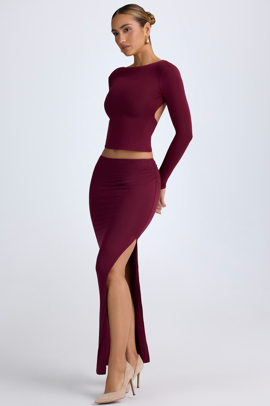 modal maxi rok met lage taille in wijnrood