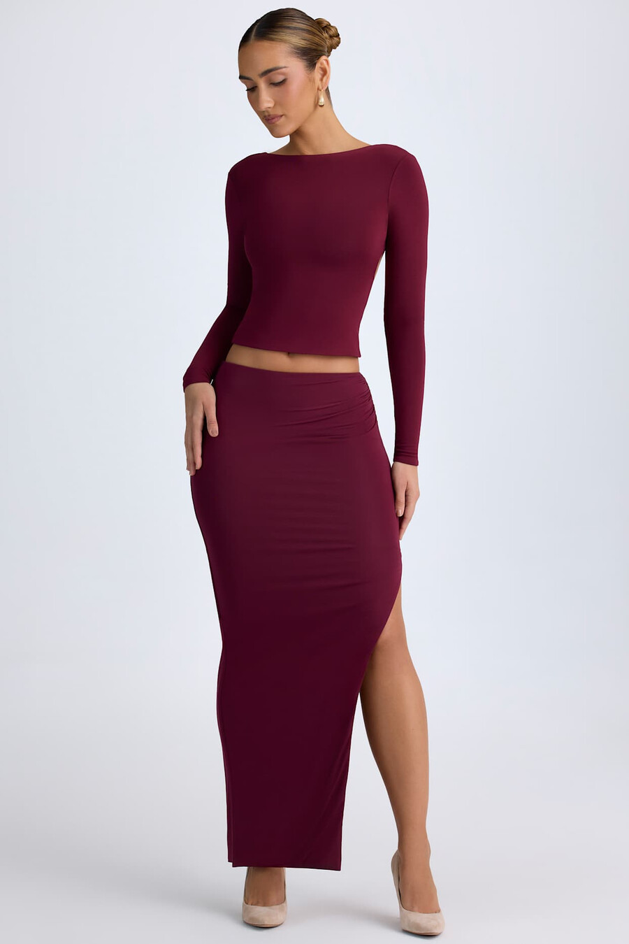 modal maxi rok met lage taille in wijnrood