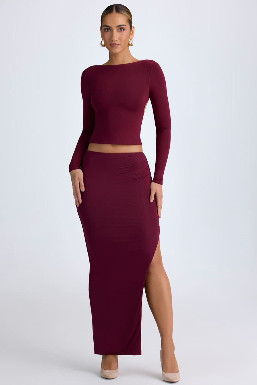 modal maxi rok met lage taille in wijnrood
