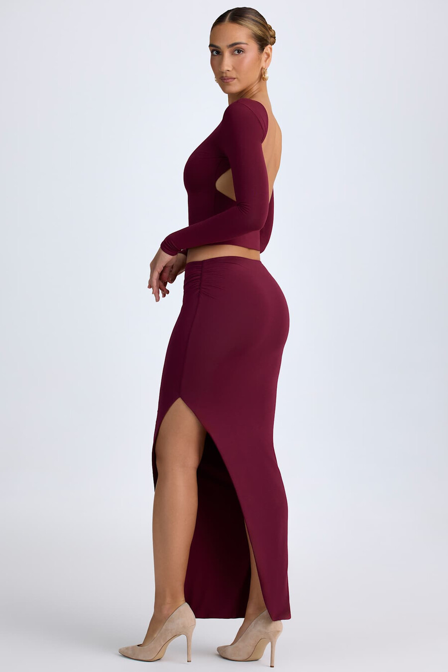 modal maxi rok met lage taille in wijnrood