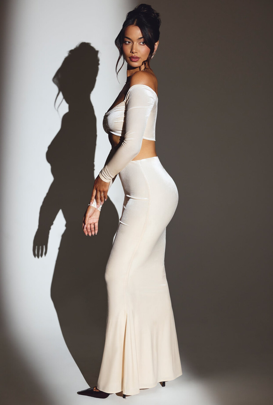 fluwelen maxi-rok met middelhoge taille in ivoor