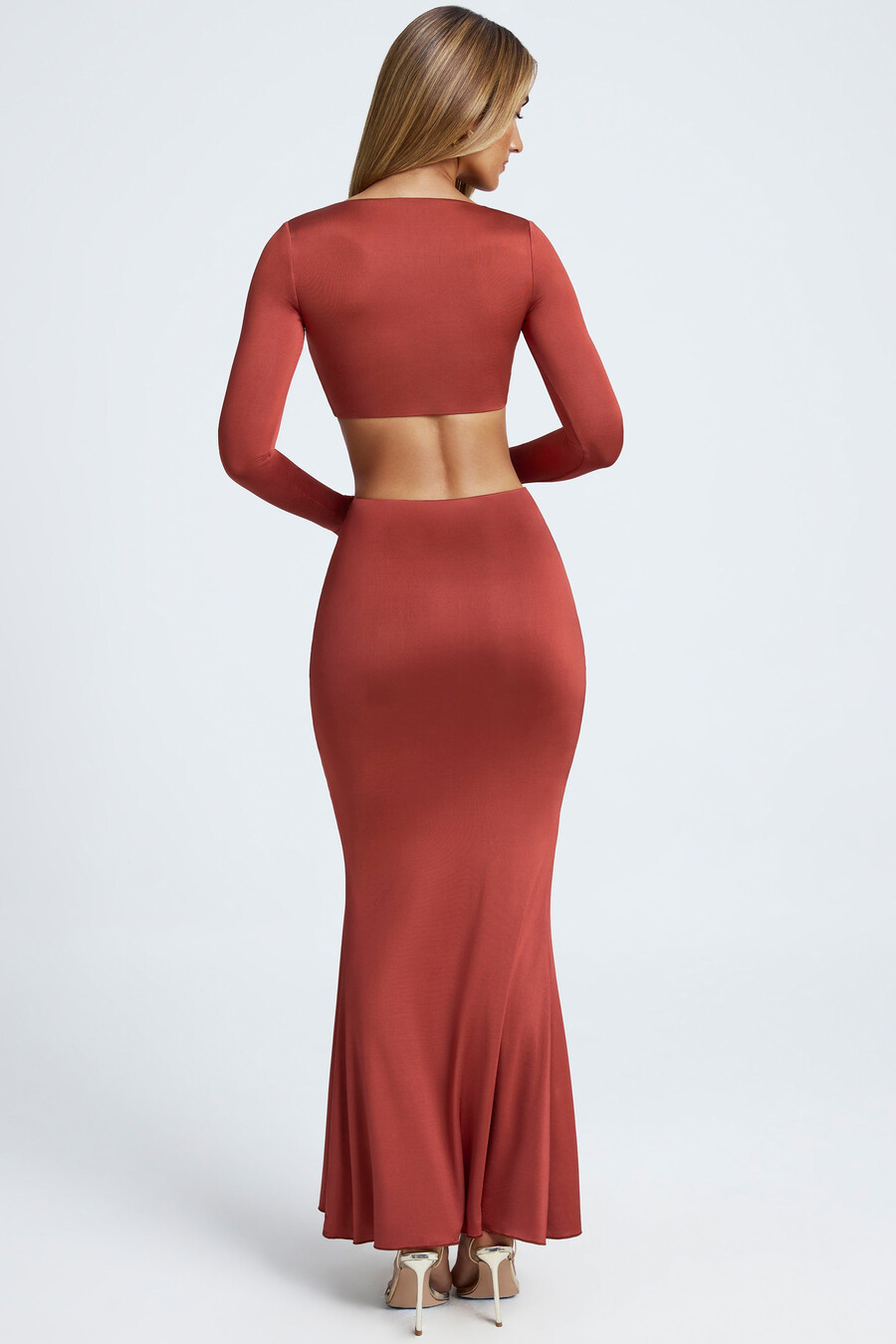 maxi rok met fishtail-rok en metalen details in kastanjebruin.