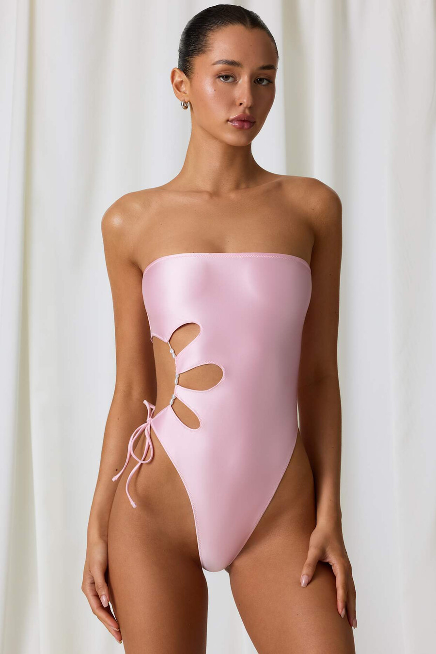 bandeau-badpak met pareldetails en uitsnijdingen in zachtroze