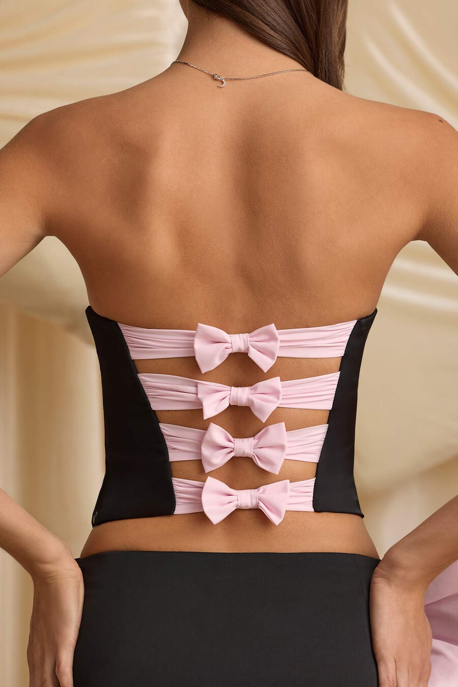 corsettop met uitgesneden strikdetails in zwart