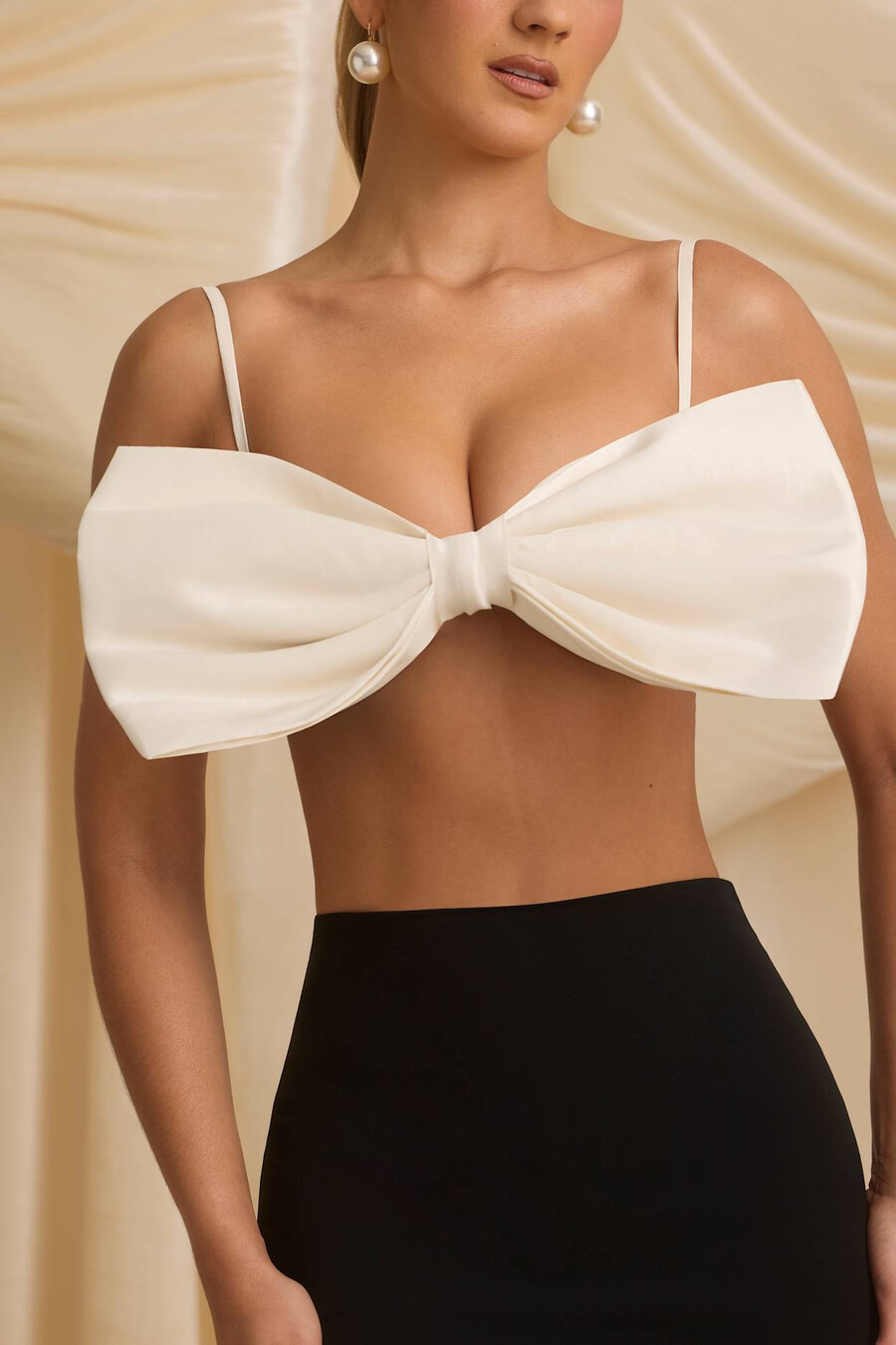 strapless crop top met strik in ivoor